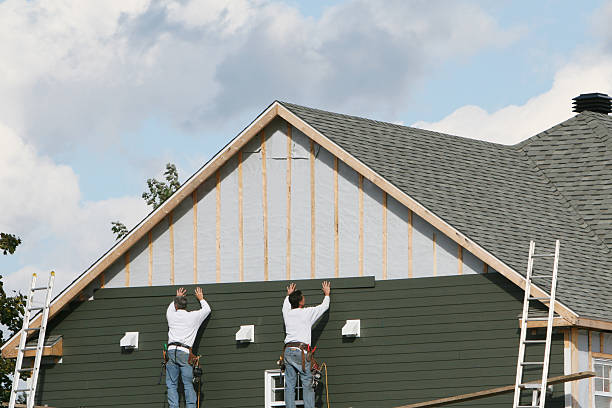 Professional Siding technician working in Chesterfield, SC